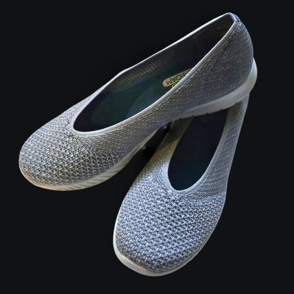 Skechers Women's Silver Sparkle Slip-On Flats. Size 11 US.